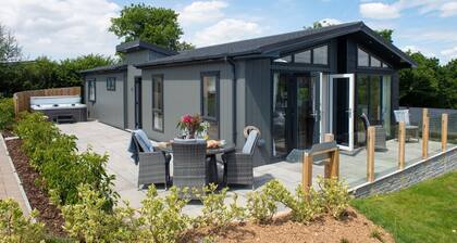 Orchid Lodge, 23 Roadford Lake Lodges