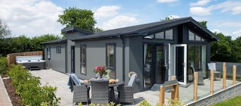 Orchid Lodge, 23 Roadford Lake Lodges