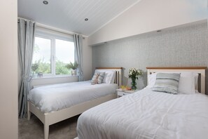 3 bedrooms, desk, iron/ironing board, Internet