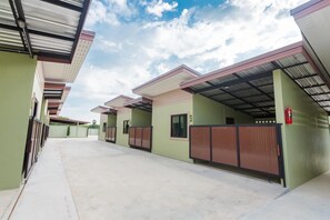 Exterior - Get Sleep (Tha Sala)