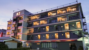 A multi-story hotel with balconies, a staircase, and a sign indicating the number of rooms. - B2 Chiang Rai Phahonyothin Boutique & Budget Hotel (Chiang Rai)