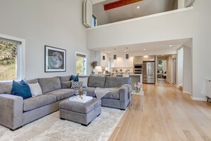 Televisión y chimenea 