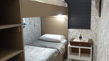 1 slaapkamer, een strijkplank/strijkijzer, wifi, beddengoed