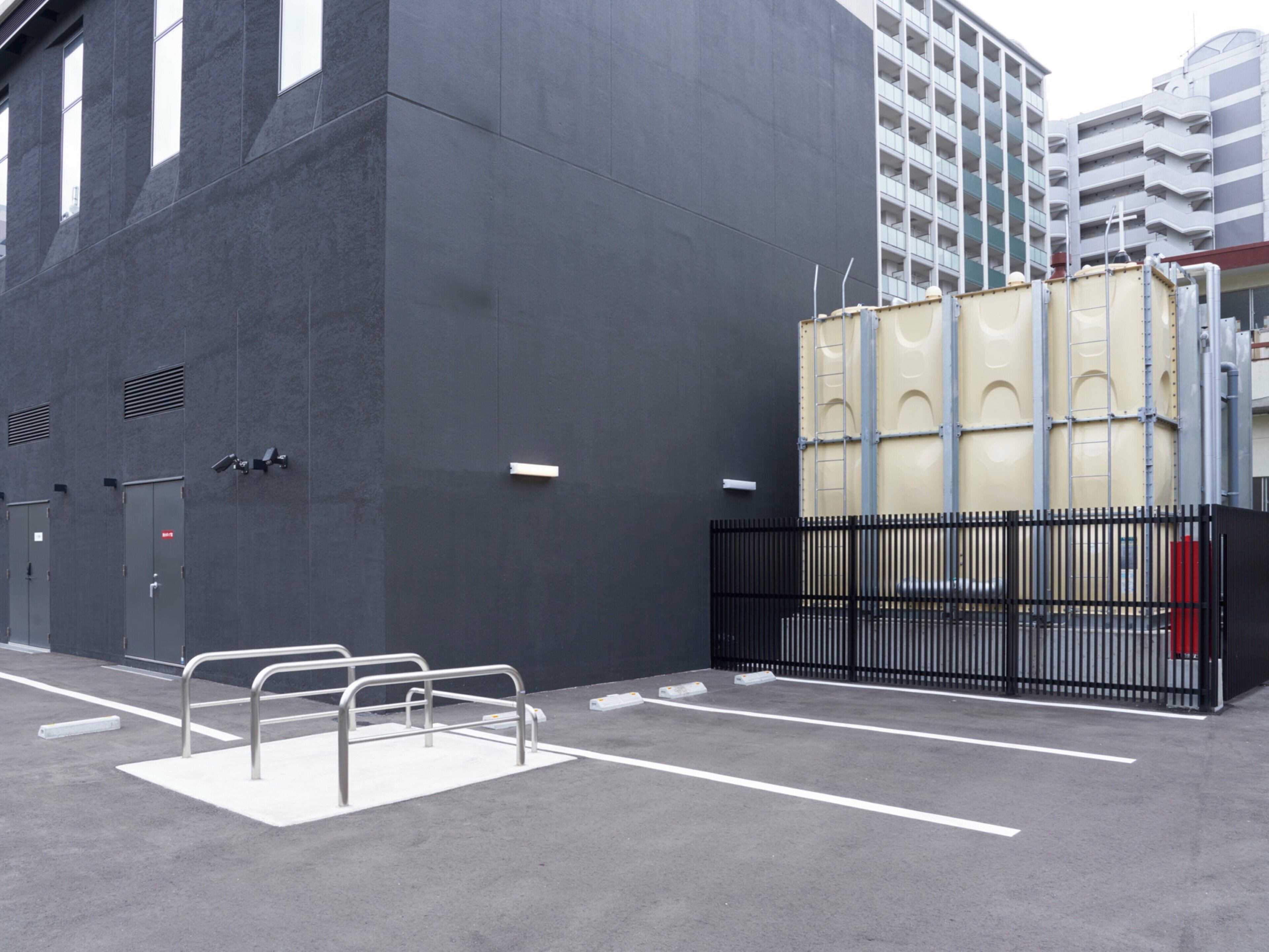 self-parking (surcharge) 1700 per night