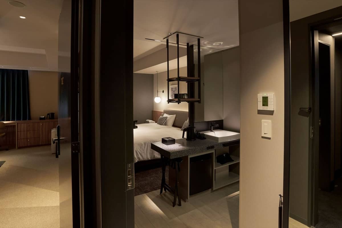 Familien-Vierbettzimmer, Nichtraucher (Adjoining Room) | Zimmersafe, Verdunkelungsvorhänge, kostenloses WLAN, Bettwäsche