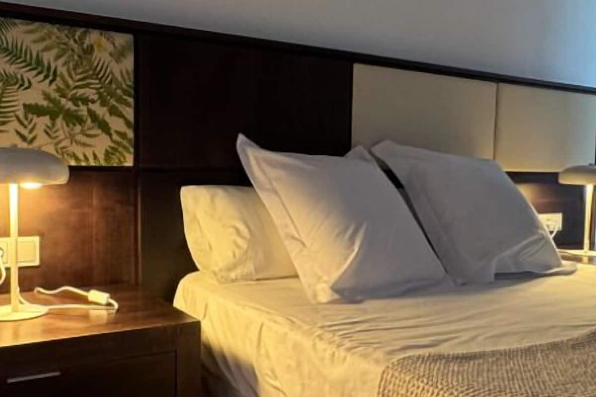 Superior Room | Free WiFi, bed sheets