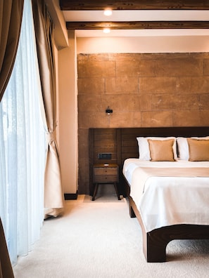 1 bedroom, Frette Italian sheets, premium bedding, minibar
