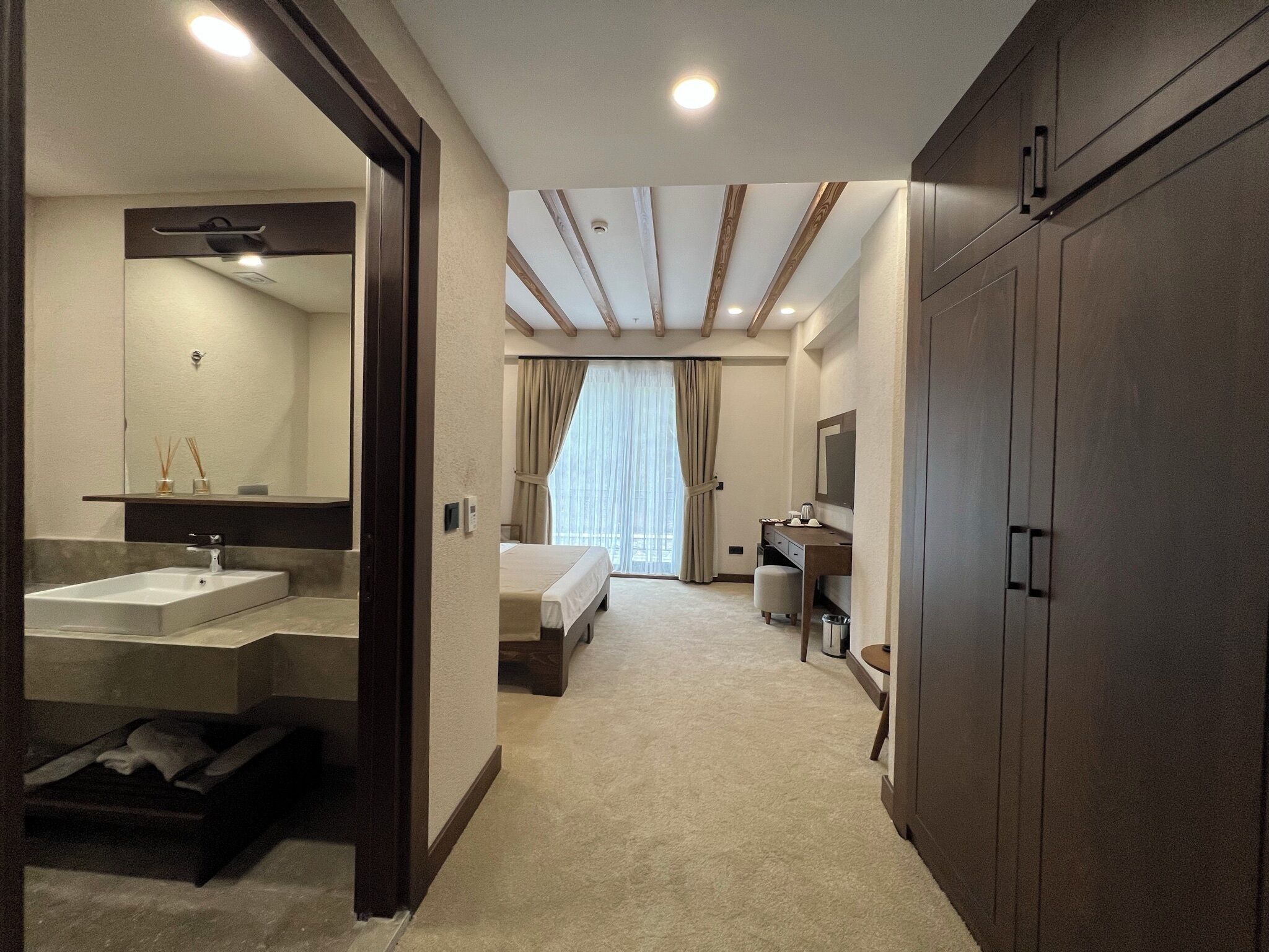 Frette Italian sheets, premium bedding, minibar, in-room safe