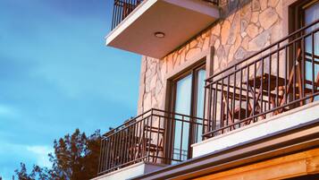 Standard Double Room, 1 King Bed | 1 bedroom, Frette Italian sheets, premium bedding, minibar