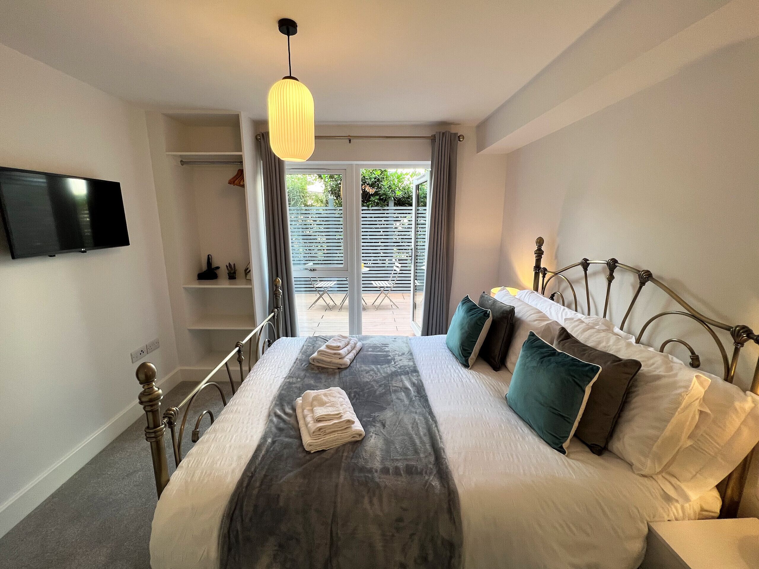 2 bedrooms, iron/ironing board, free WiFi, bed sheets