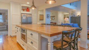 Interior - Little Grey Cottage - Beautifully decorated large vacation home - Walking distance to Lake Michigan! (Douglas)