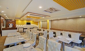 Restaurant - Hotel Taj Venture By Park Tree (Agra)