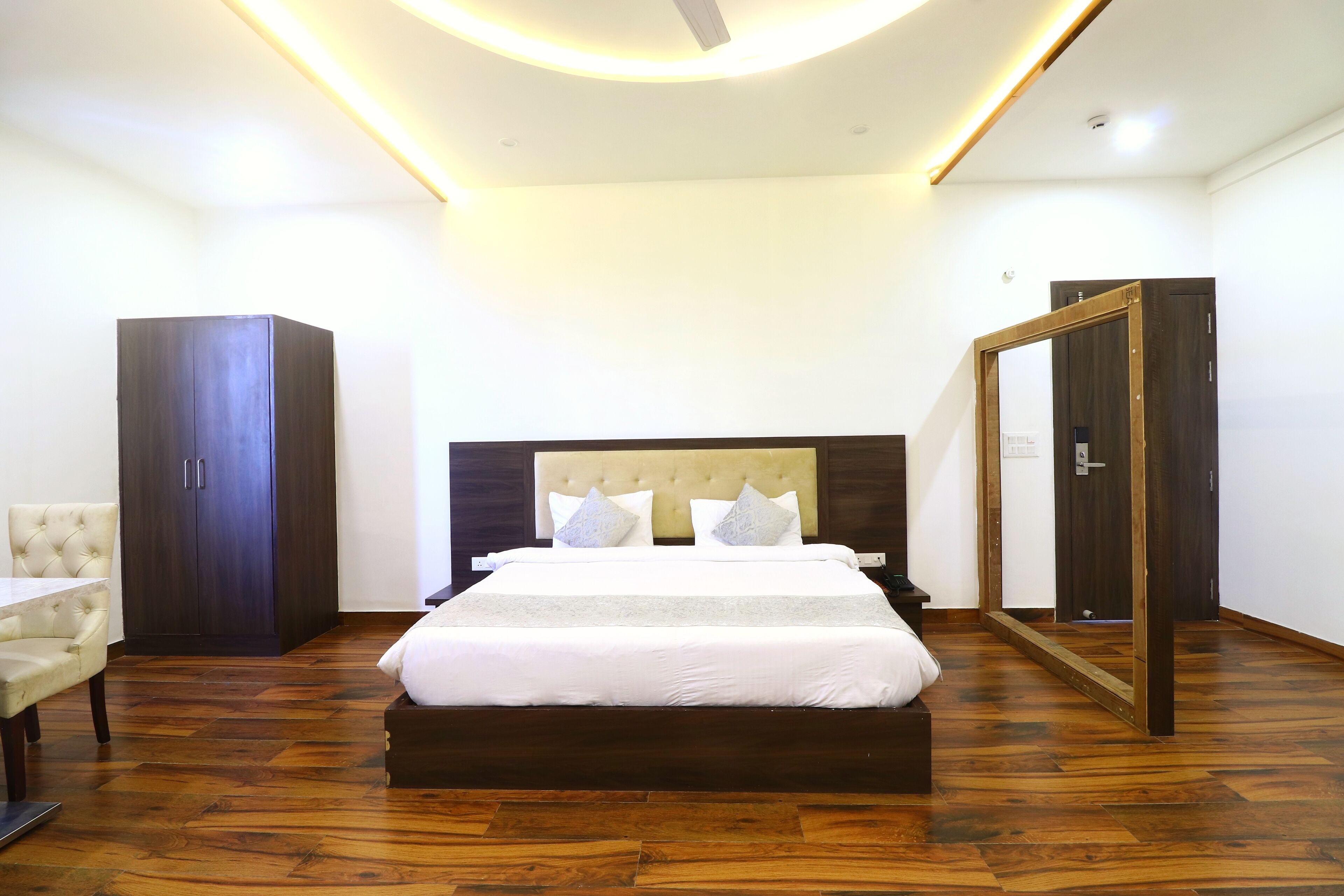 Premium Room | In-room safe, desk, laptop workspace, iron/ironing board