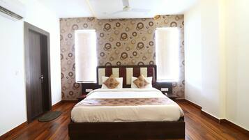 Deluxe Room | In-room safe, desk, laptop workspace, iron/ironing board