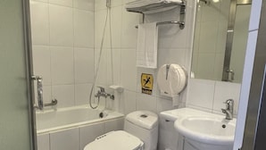 A modern bathroom with a toilet, bidet, sink, and shower. - Hub Hotel - Banqiao Station (New Taipei City)