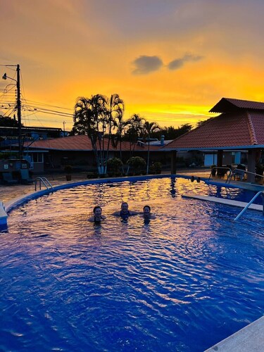 Great location, a block away from the beach 