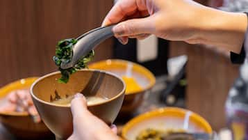 Bữa sáng buffet hàng ngày với phụ phí nhỏ