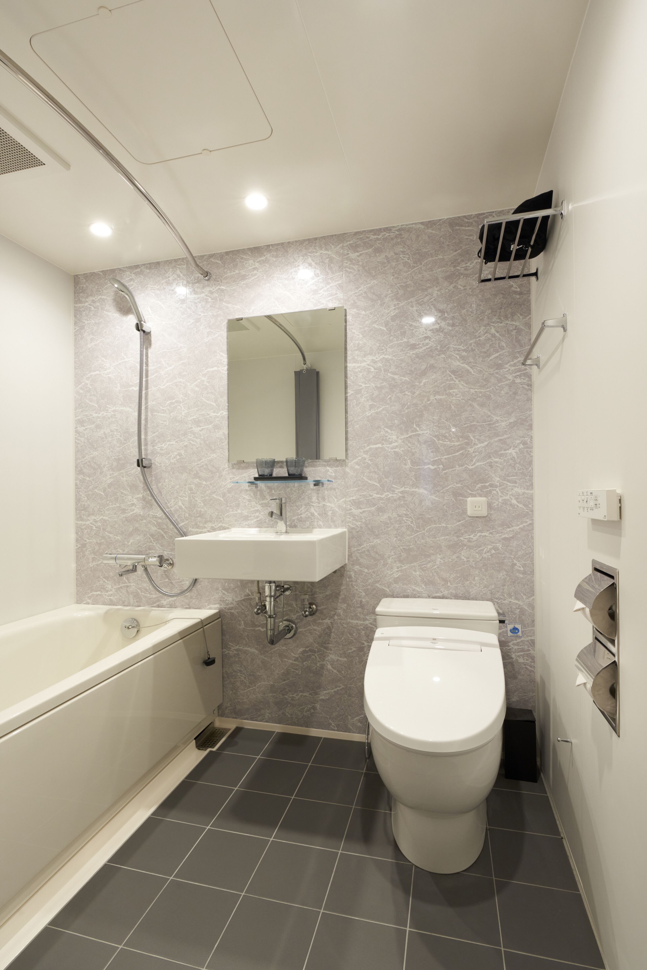 Amenidades de baño gratuitas, secadora de cabello, pantuflas, bidet 