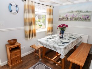 Cookware/dishes/utensils - Woodview Cottage (Kilgetty)