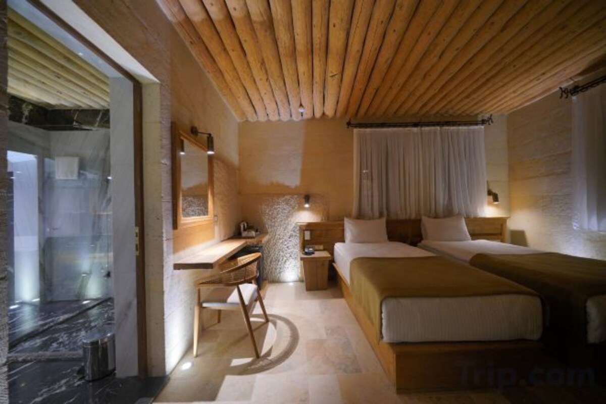 Deluxe Stone Room 1003