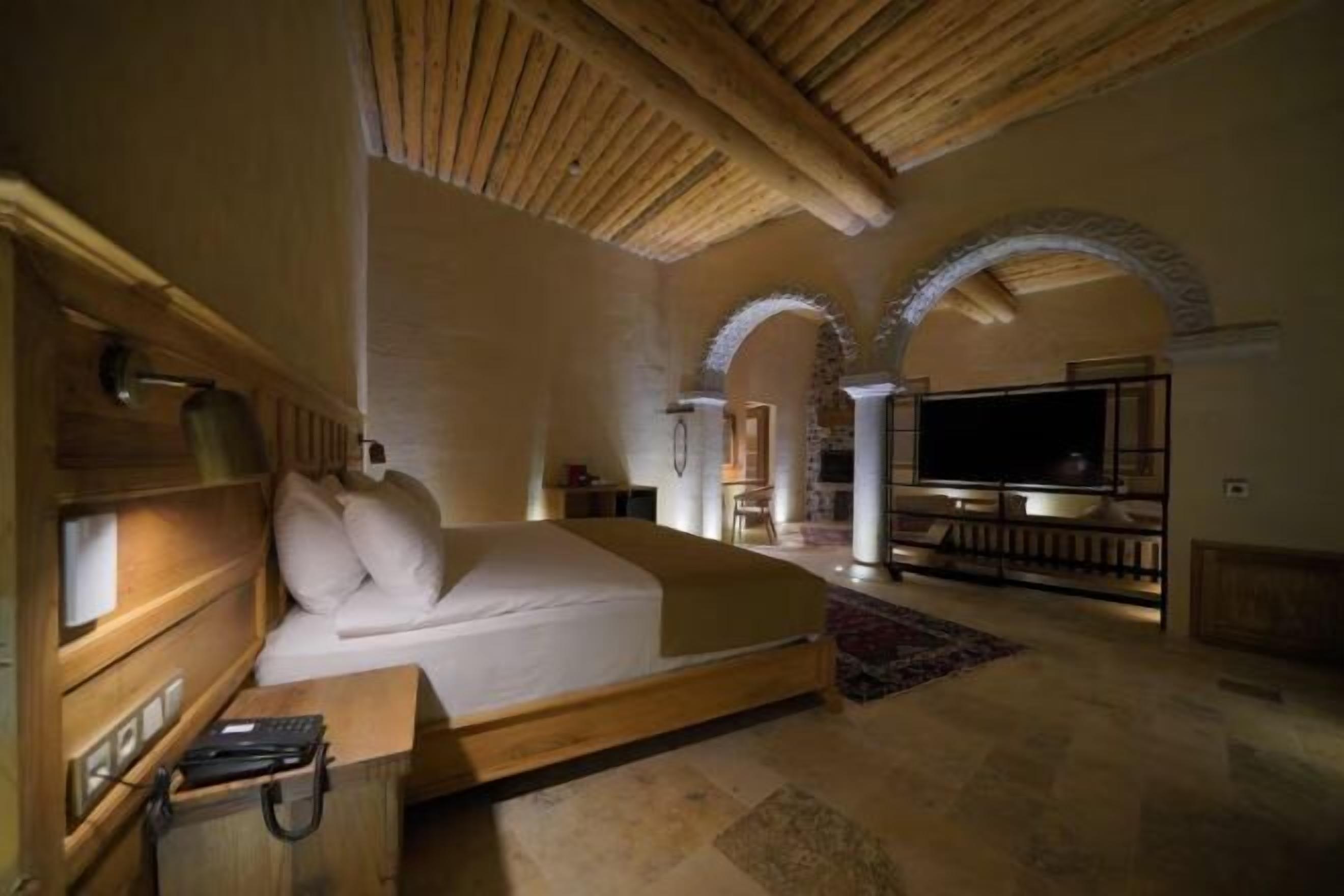 Minibar, in-room safe, individually decorated, individually furnished