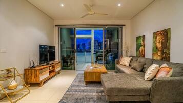 Executive Apartment | 3 bedrooms, iron/ironing board, free WiFi
