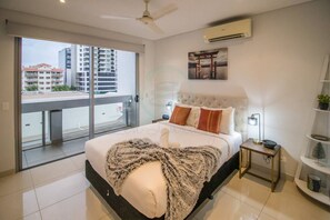 Executive Apartment | 3 bedrooms, iron/ironing board, free WiFi - Signatures on Cavenagh (Darwin)