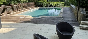 Belle Longère aux Abords du Célé, où Règnent Calme et Fraicheur