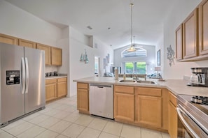 Fridge, microwave, stovetop, dishwasher