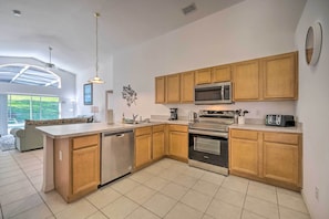 Fridge, microwave, stovetop, dishwasher