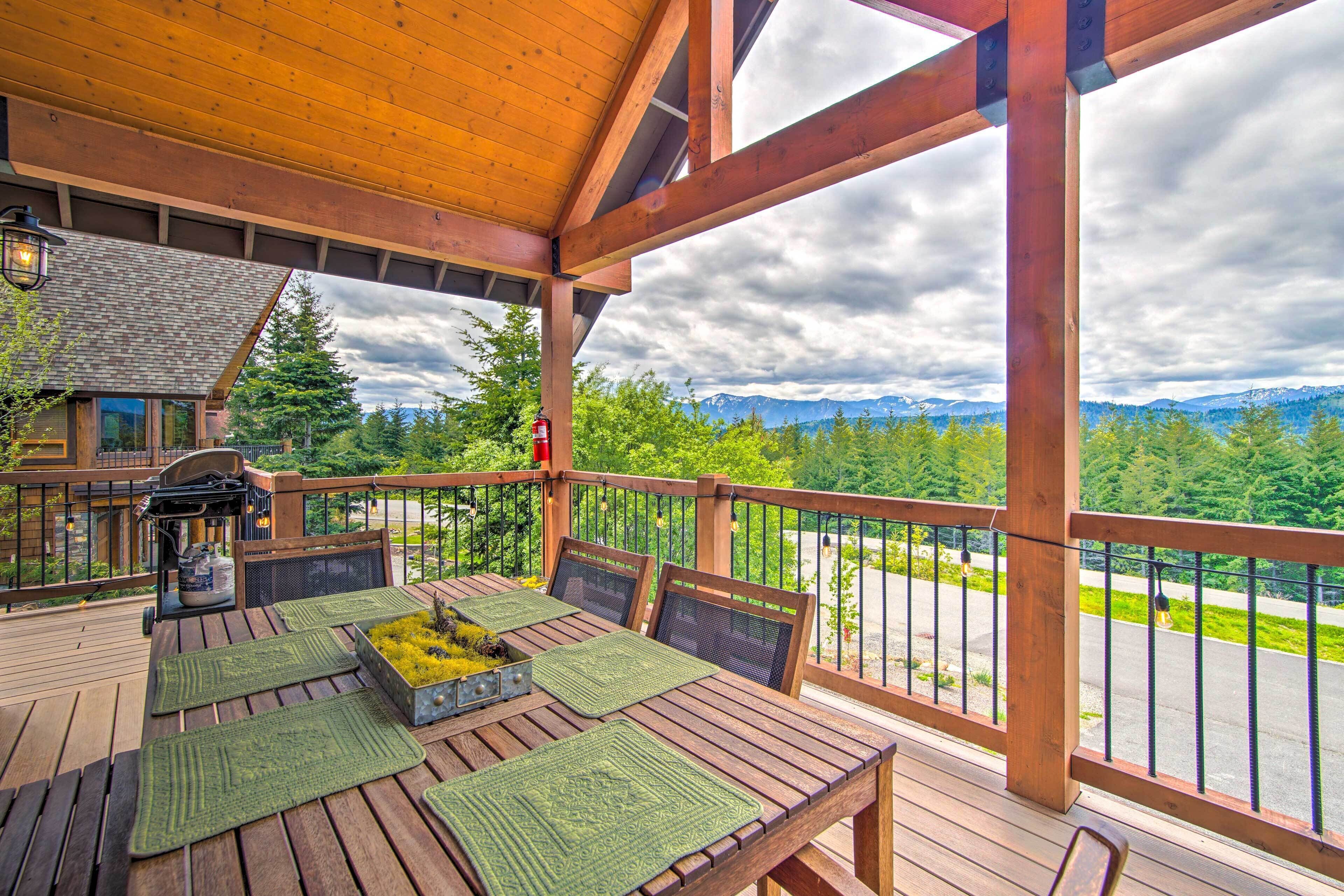 Cle Elum Cabin w/ Hot Tub & Breathtaking View