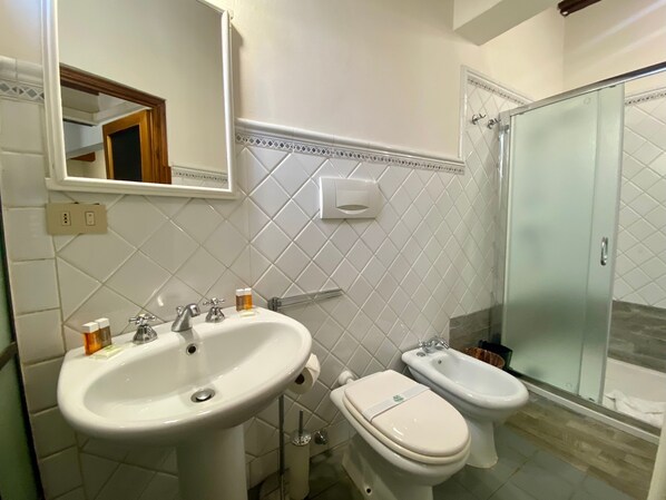 3 عدّة غرف نوم