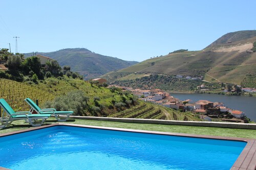 Vacation home with pool in the Douro