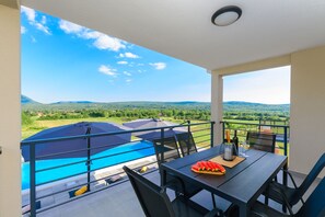 Outdoor dining - Villa Hera (Istria - Lanišće) (Lanišće)