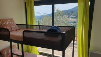 2 bedrooms, free WiFi, bed sheets