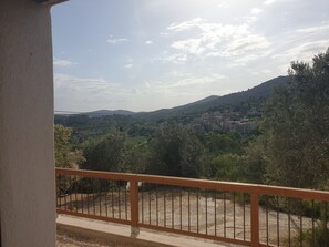 Property grounds - Ground floor of villa with dominant view on callas. Free inflatable spa (Callas)