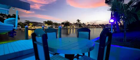 屋外ダイニングエリア