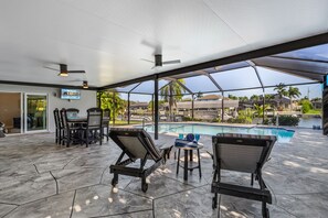 A heated pool - CHILL & RELAX - Kayaks, Heated Pool, Gulf Access - Villa Chillax N' Waterways - Roelens Vacations (Cape Coral)