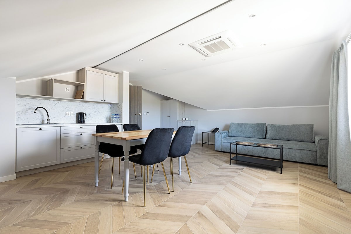 Superior suite | Een bureau, een laptopwerkplek, verduisterende gordijnen, gratis wifi