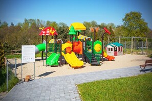 Children’s play area – outdoor