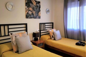 2 makuuhuonetta, silitysrauta/-lauta, ilmainen Wi-Fi