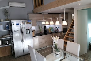 Kühlschrank, Mikrowelle, Ofen, Herdplatte