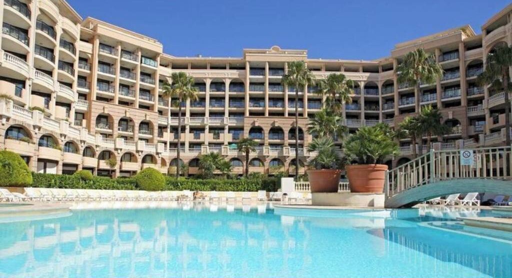 Piscine extérieure (ouverte en saison)