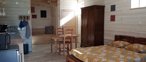 1 غرفة نوم وواي فاي مجانًا وملاءات أسرّة