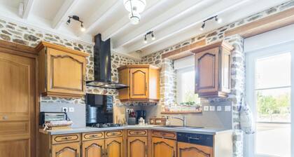 Charmante maison en pierre avec grand jardin, animaux admis