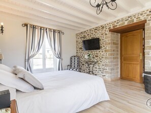 4 bedrooms, free WiFi