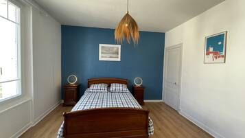 2 slaapkamers, een strijkplank/strijkijzer, gratis wifi, beddengoed