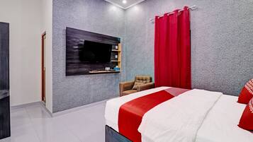 Deluxe Studio | Desk, WiFi (free), bed sheets