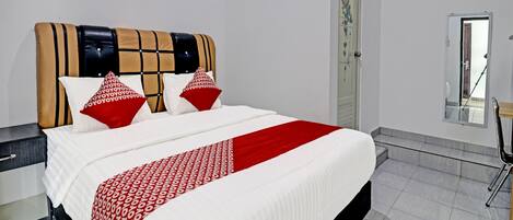 Quarto casal luxo | Escrivaninha, Wi-Fi de cortesia, roupa de cama