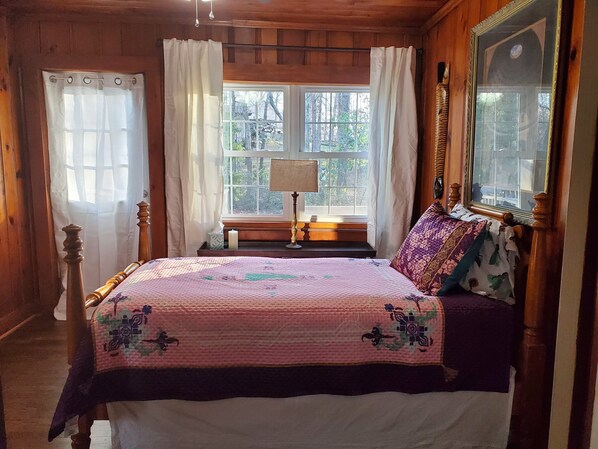 WiFi, bed sheets - Cammy's Cottage (Asheboro)